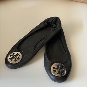 Classic Tory Burch ballet slipper flats! Black and silver